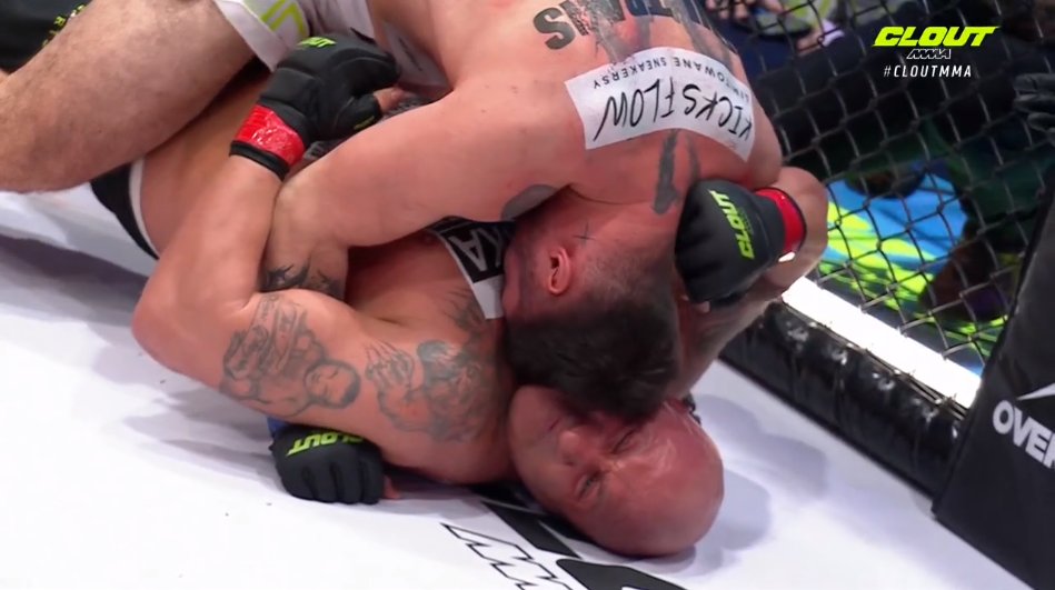 nathmurk's tweet photo. Jak nic, będzie odwoływanie się od werdyktu... Teraz wyjdzie na to, że to były Ciosy nie w tył głowy, ale w tył szyi xD #cloutmma3 #cloutmma #santaclout #najmanvscios #najman #adriancios https://t.co/z7dqflNVTs