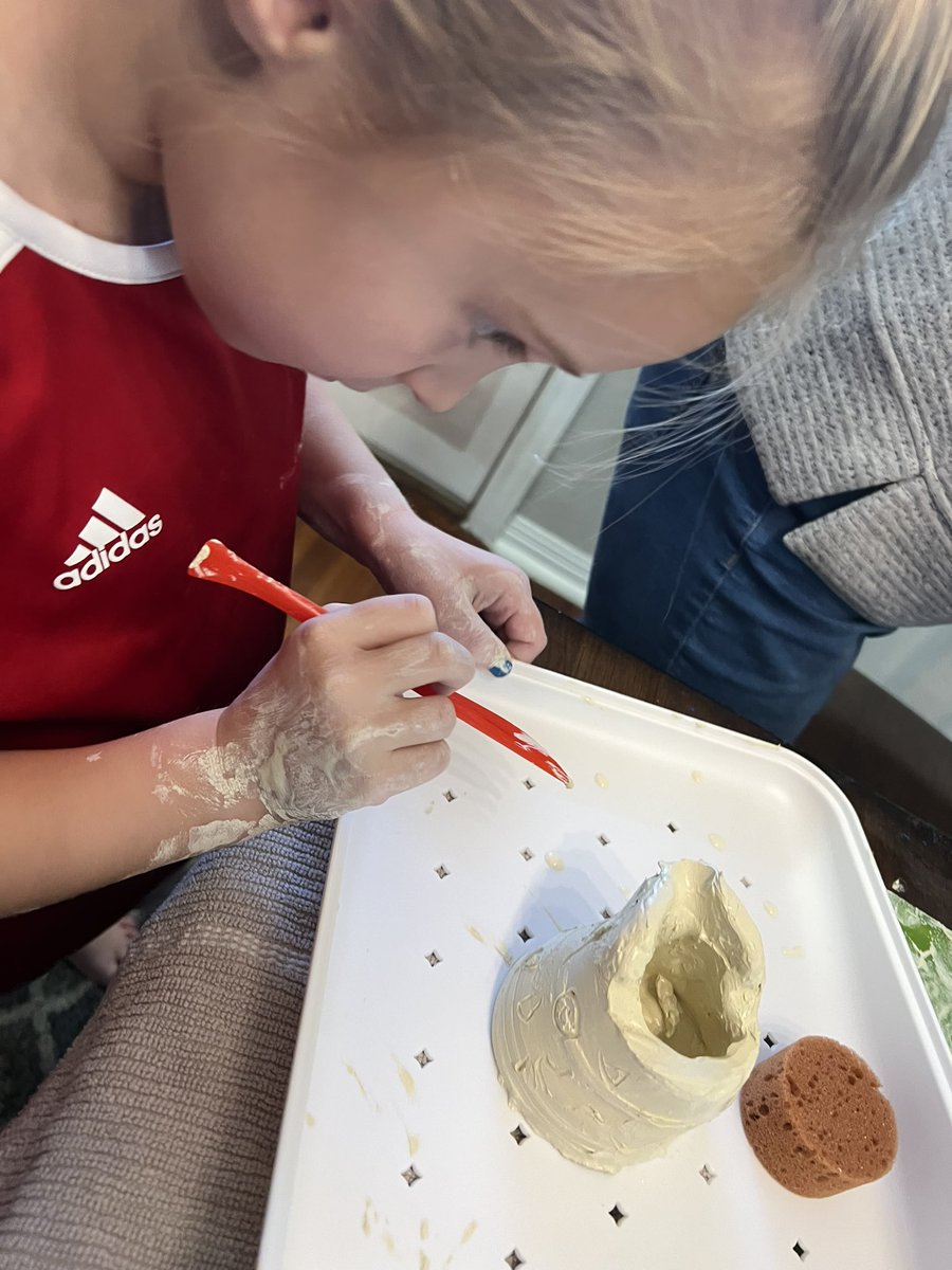MrRickStevens's tweet photo. @KBJWhitstable @richmillerpots A mini potter throw down from Austin, TX. 
7yr old Charlotte is a massive fan and is praying for ‘no bucket of doom’
#PotteryThrowdown https://t.co/tfWsWEhirA