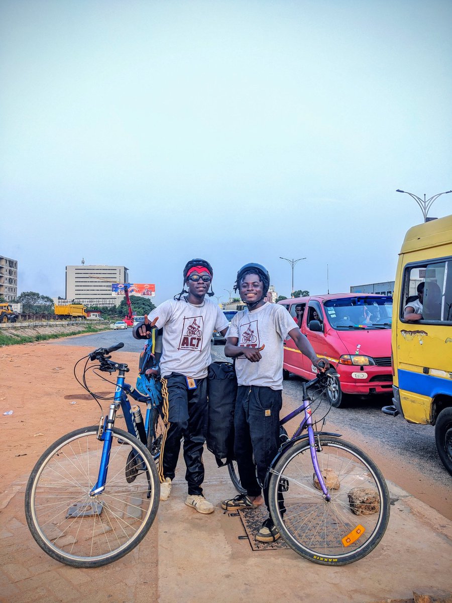 Enfin on est à Accra ! 🌍 

400 kilomètres parcourus à travers le Bénin, le Togo, le Ghana. 🚴‍♂️ C'est fou. Merci pour votre soutien. 🙏

Aidez-nous à apporter du sourir à 30 familles pour ce nouvel an en rejoignant  CreaSourire👇
kloo.me/creasourire

#Trip #Velo #Accra #Impact