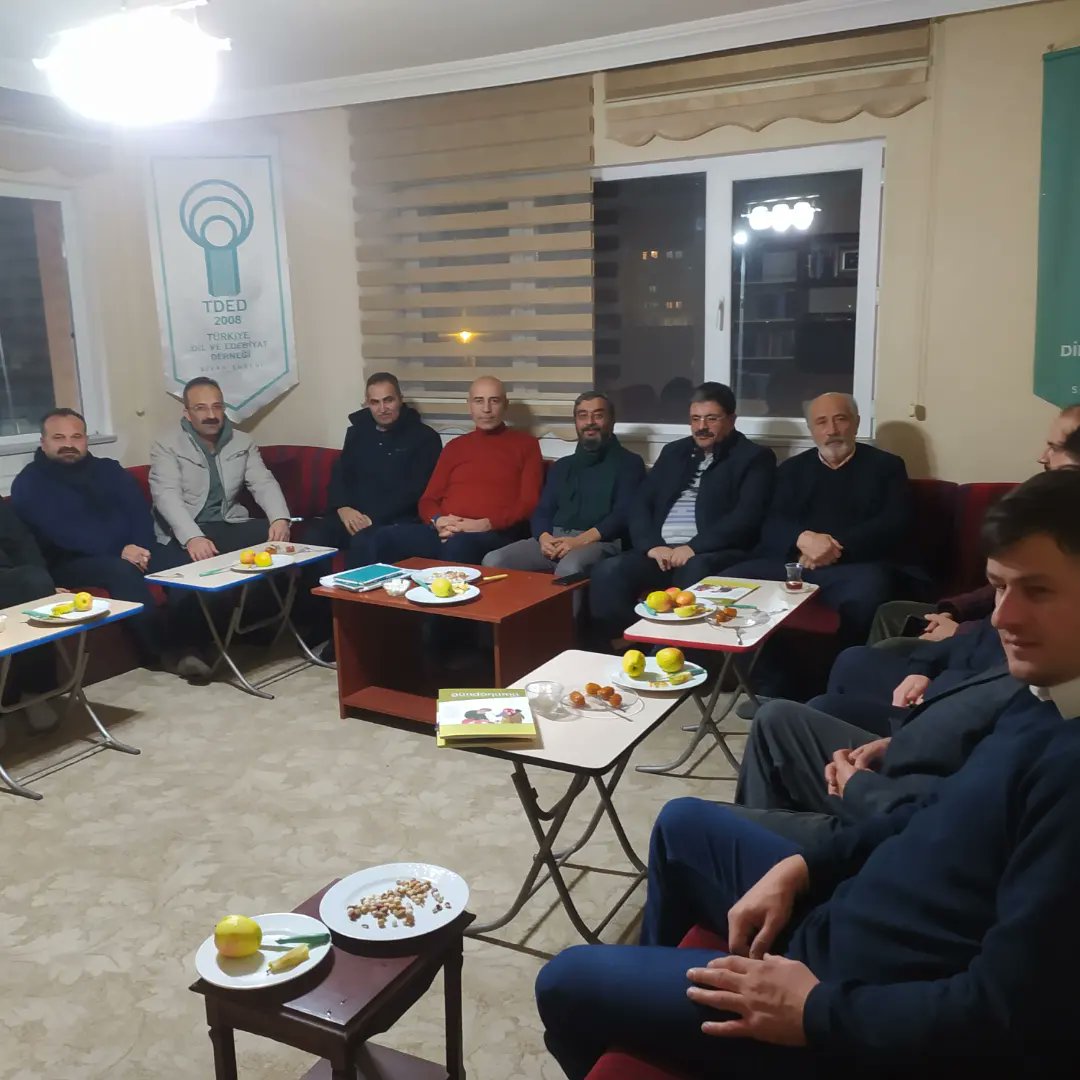 Derneğimizin bu akşamki misafirleri Danişment Derneği Başkanı Niyazi Özdemir ve yönetim kurulu üyeleriydi. Dernek faaliyetleri hakkında bilgi alışverişinde bulunulan ziyarette Başkan Özdemir'e Şube Başkanımız Aydın Yılmaz tarafından kitap ve dergilerimizden takdim edildi.
<a href="/tdedtr/">TDED</a>