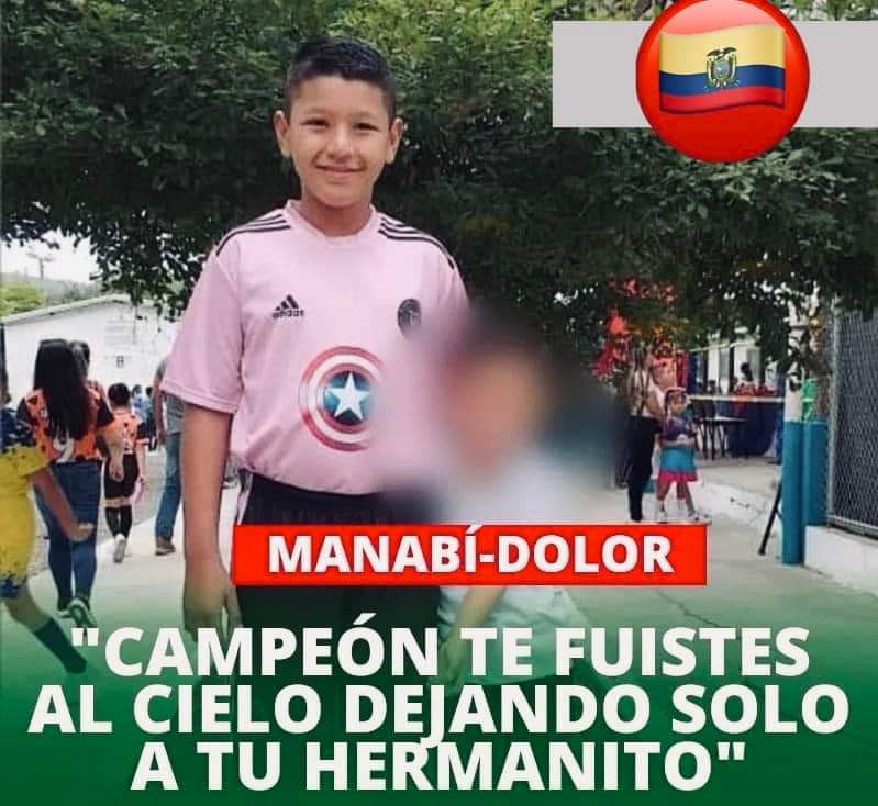 Chone_Tv's tweet photo. #MANTA 
❖ 🟥 #MANABÍ ▮"Campeón te fuistes al cielo dejando solo a tu hermanito"

El asesinato de Alexis Lucas Anchundia, de 11 años de edad, ha causado conmoción en Manabí. Su crimen ocurrió dentro de la Iglesia Virgen María Auxiliadora en la parroquia Los Esteros en Manta. https://t.co/N7naiTKuvr