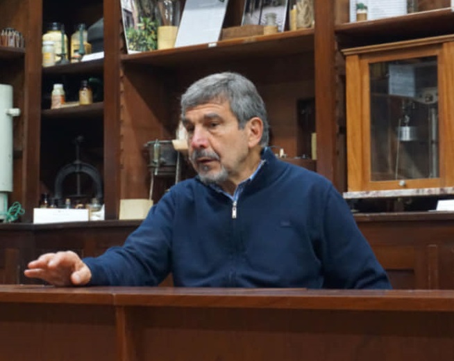 La disputa del conocimiento.
Clase magistral en ocasión de la entrega del título de doctor Honoris Causa de la Universidad Nacional de La Plata.

Salvarezza, R. C. (2023). Innovación y Desarrollo Tecnológico y Social, 5, 033. 
doi.org/10.24215/26838…