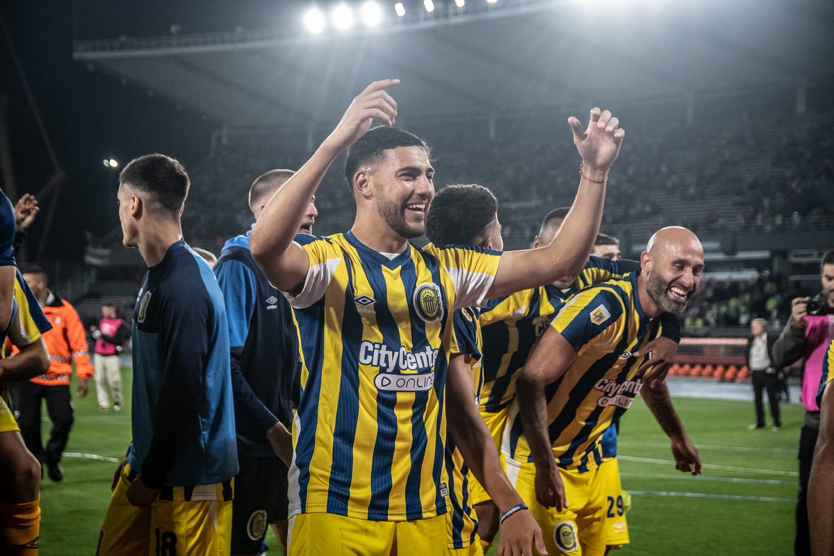 RosarioCentral's tweet photo. Octavio Bianchi finaliza su vínculo a préstamo

¡Gracias campeón! Te deseamos el mayor de los éxitos en tu nuevo destino. 🏆👏🏻🇺🇦

📝 https://t.co/HrztfZ8nBe https://t.co/E0ynxdT6m8