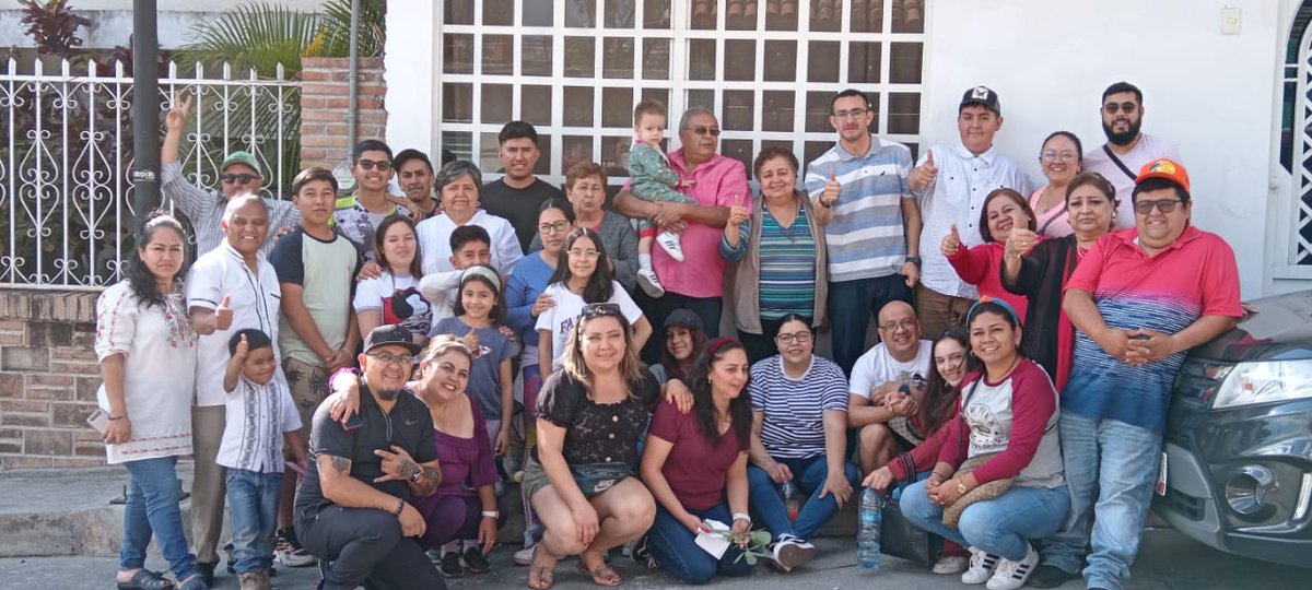 RicardoRiveraSl's tweet photo. #ViernesDeCierreYComienzo
#EquipoADMM 
#CadaVezSomosMas
La familia lo mas importante https://t.co/RMZcv2tpBF