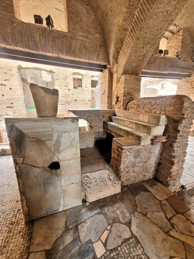 AlabasterMiss's tweet image. So struck by this beautiful #Roman cookshop at #OstiaAntica today. #Mosaics and #Frescoes still there.