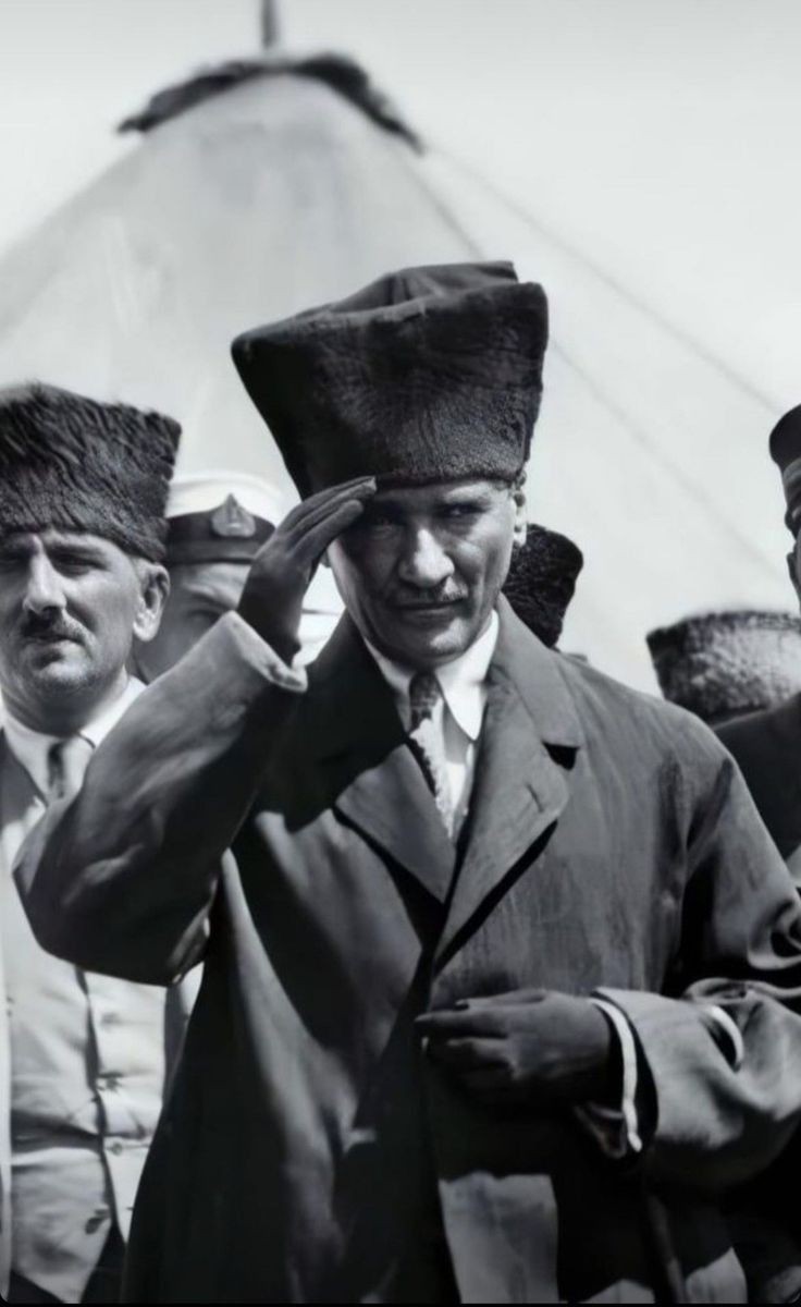 nisanesintisi_'s tweet photo. Atamızdan rahatsız mı olmuşlar? Eh. Daha da olsunlar o zaman https://t.co/5QSW8Os3EX