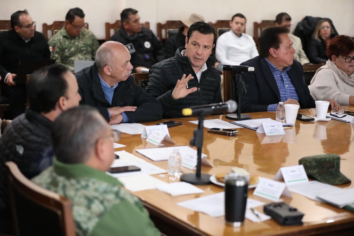 Antes de cerrar el año tuvimos una muy productiva reunión de seguridad donde revisamos como van los operativos y las estrategias para seguir fortaleciendo el blindaje de nuestro estado. (1/3)