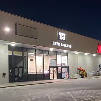 MisplayMental's tweet image. A WHOLW BUNCH OF US ARE GOING TO TJs CAFE IN MILFORD MA TMRW TO PLAY COMMANDER ALL DAY!!! 

IF YOU AROUND, PULL UP!!!