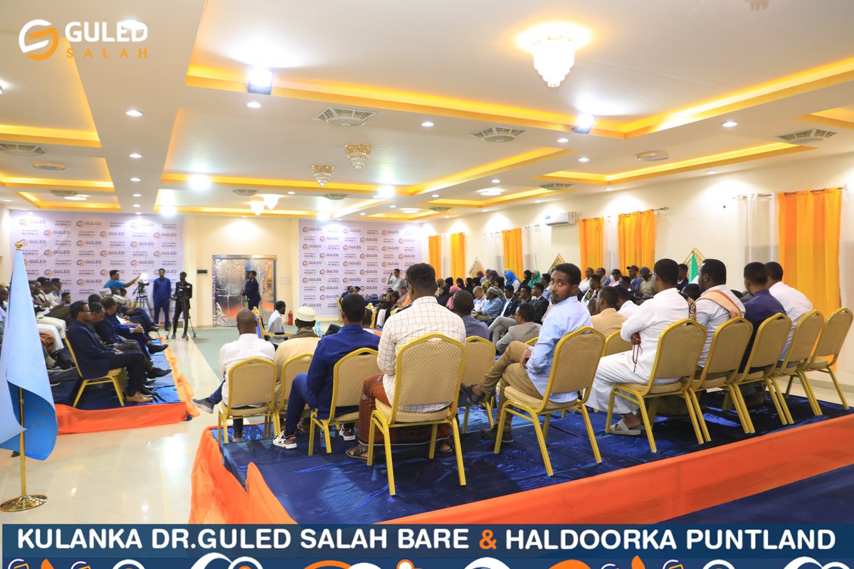 GuledforPL2024's tweet photo. Glimpses into a town hall meeting: photos of Puntland's brightest minds interacting with Dr. @GuledS_ , candidate for President.
#GuledforPuntland2024 #Vision4change. #AHopefulPuntland https://t.co/zBEUU9ZAUf