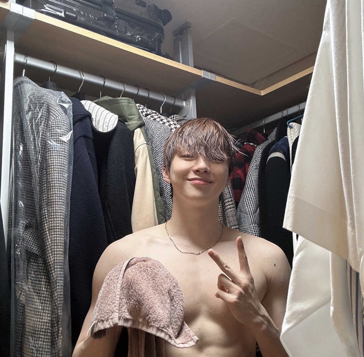 itsztamv2's tweet photo. ไหนๆก็จะสิ้นปี 2023 ละ จบปีนี้ด้วย 8 รูปนี้ https://t.co/EDgTLQSeJm
