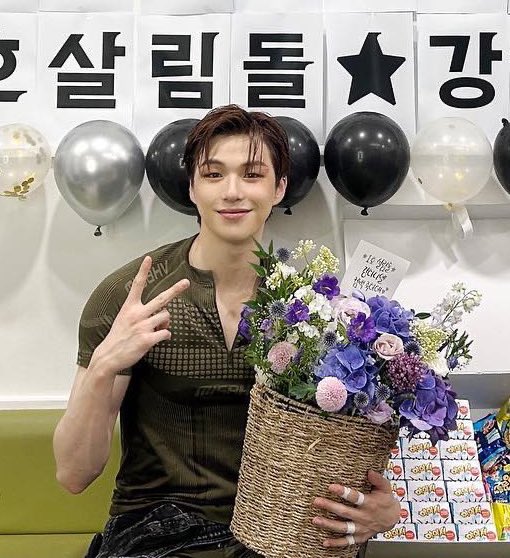 itsztamv2's tweet photo. ไหนๆก็จะสิ้นปี 2023 ละ จบปีนี้ด้วย 8 รูปนี้ https://t.co/EDgTLQSeJm