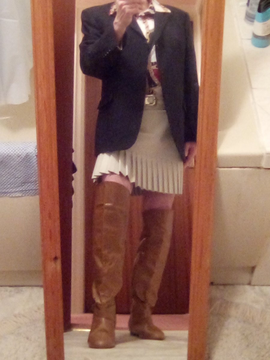 RachelCD66's tweet photo. Friday Night Fashionista Fashion Show !!

Last one for this year ! , so glad you have enjoyed them !
Winter, Chic, Classy look, I threw together, but I think it works.
Brown Over the knee Boots, Cream Pleated Hem PU Mini Skirt, Satin Chain Print Blouse &amp; Black Suit Jacket.
😘💋💋 https://t.co/tNzWMPGygc