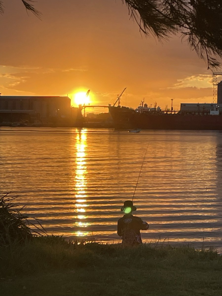 mnstylin's tweet photo. “Come, follow me,” Jesus said, “and I will send you out to fish for people.”Matt4:19 #faith #hope #salvation #transformation #bible #truth #fishing #newcastle #stockton #newcastleharbour #nbnweathershots #sunset https://t.co/hHYA0xmMHV