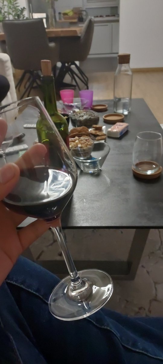 alioguzzhan's tweet photo. Içtim şarabı.. https://t.co/gBu7P3RFGO