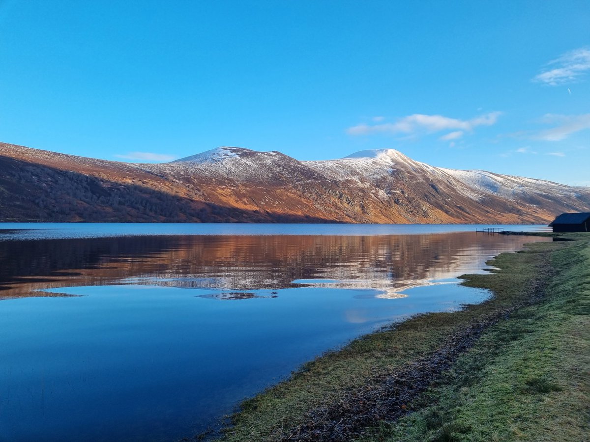 Lovely mountain bike ride to what could be Barbie's house 🤣, and along the track at the side of Loch Glass. Just amazing.