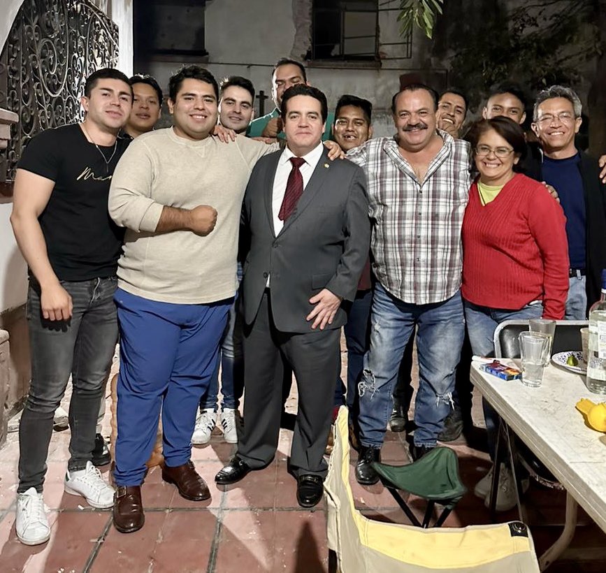 charliedelvalle's tweet photo. En el Consejo Nacional de Líderes Empresarios de México, esta temporada festiva queremos desearte una Navidad llena de alegría. Gracias por ser parte de nuestra familia como miembro. ¡Que tus días estén llenos de momentos inolvidables! Feliz Navidad 🎄🎅🏻 #CONALIDE 🇲🇽 @conalidemx https://t.co/LvswGysk6T