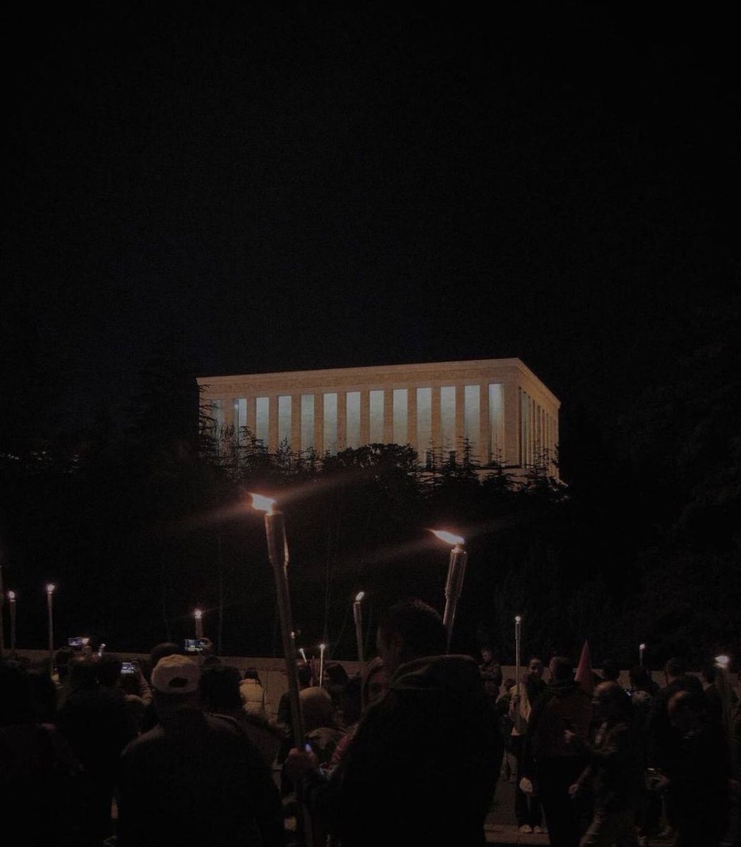 nrakcy's tweet photo. #Atatürk https://t.co/SfU2xtC3H0