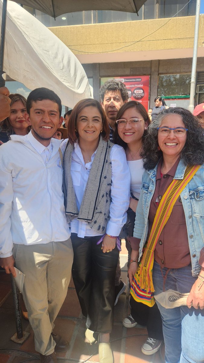 jmojicaflorez's tweet photo. Y me encuentro que en mi colegio Instituto Integrado Nacionalizado de #Duitama están adelantando un proyecto de aprovechamiento de residuos orgánicos, con una paca biodigestora que hace abono. Que lindo es mi colegio 😍 https://t.co/MHdW5G4RaB