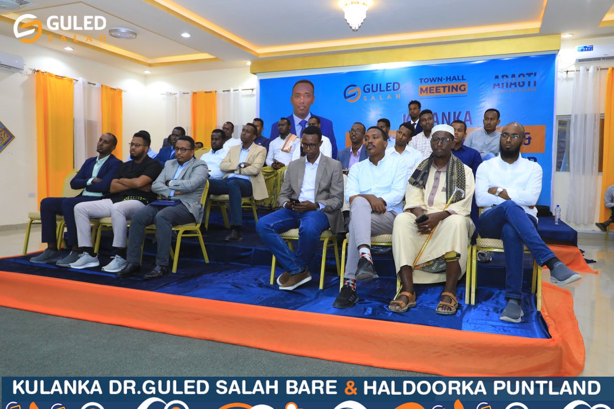 GuledforPL2024's tweet photo. Glimpses into a town hall meeting: photos of Puntland's brightest minds interacting with Dr. @GuledS_ , candidate for President.
#GuledforPuntland2024 #Vision4change. #AHopefulPuntland https://t.co/zBEUU9ZAUf