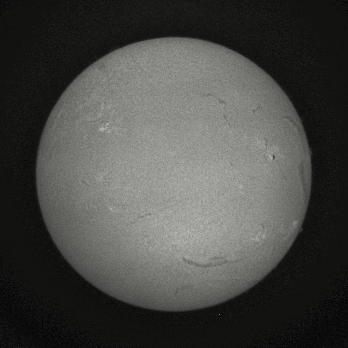 Chris Rees (@chrisreesphd) on Twitter photo Solar observing today with <a href="/CalgaryRASC/">RASC Calgary Centre</a> and use of their telescope rental program for an additional hydrogen / alpha scope. Bit hazy 🌫️ ☀️ today but stable sun spots including AR3531 clearly visible. Not a bad backdrop / view of the Rockies 🏔️ either. Solar observing today with <a href="/CalgaryRASC/">RASC Calgary Centre</a> and use of their telescope rental program for an additional hydrogen / alpha scope. Bit hazy 🌫️ ☀️ today but stable sun spots including AR3531 clearly visible. Not a bad backdrop / view of the Rockies 🏔️ either.