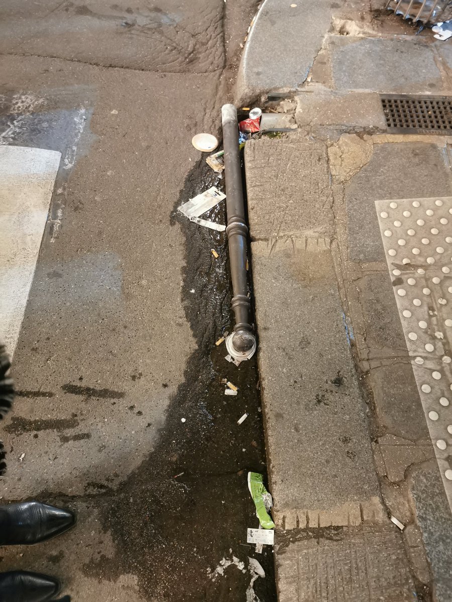 onestpret_JO's tweet photo. Même dans les beaux quartiers, les trottoirs, le mobilier urbain... Tout est nickel... 👌
#JO2024 #onestpret #paris2024
@Anne_Hidalgo @vpecresse @TonyEstanguet https://t.co/TsKibI15Ug