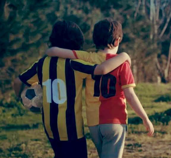 Renklerimiz farklı, kanımız aynı.
#GSvsFB 🇹🇷