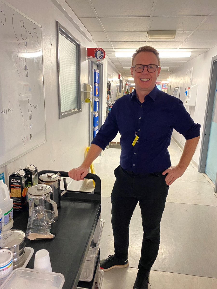 Last full working day of the year. Hospital really busy, so great to help out with a drinks ‘round’ on ward 32 at lunchtime. (On call tomorrow though 🙏!) Thanks to everyone working over the next few days at @YSTeachingNHS and in @HNYPartnership