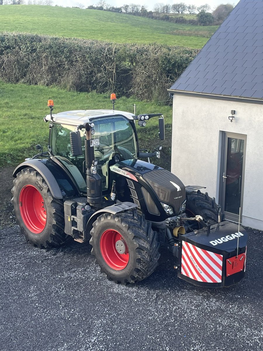 Sophie’s first tractor run picture. She’ll be off herself next year. 🤞🏼Well done to all involved. Great evening. #tractorrun #fendt <a href="/Fendt_UKIreland/">Fendt UK & Ireland</a> #varioweightblock #builtnotbought