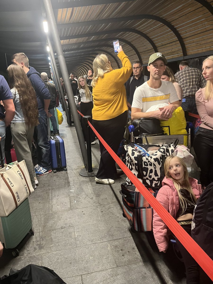 #Tenerife Airport taxi queue a tad busy.