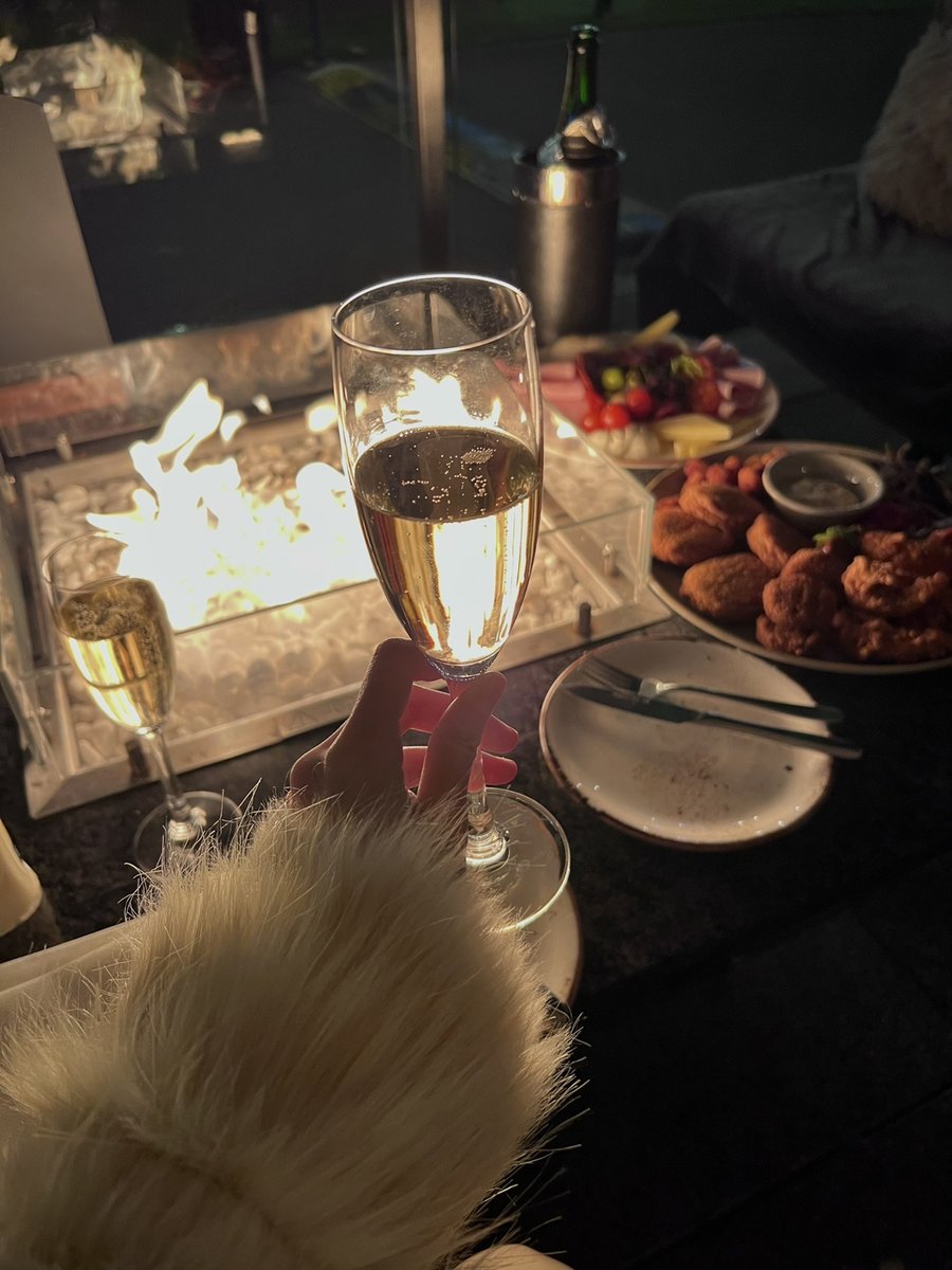 Juliska961's tweet photo. Feel good Friday 🥂 https://t.co/e31kwPkrna
