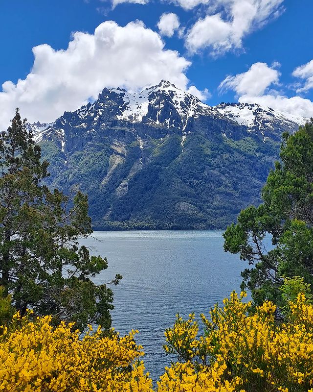 soymariche's tweet photo. #MatesTime #ChocoTime Tardecitas en la Patagonia rionegrina. #LagoMascardi, espejos para no perderse. Termos? Listos claro! #leancampo👏🏼 Respiremos😑🌄🧉☕ https://t.co/uDgsqbEdiG