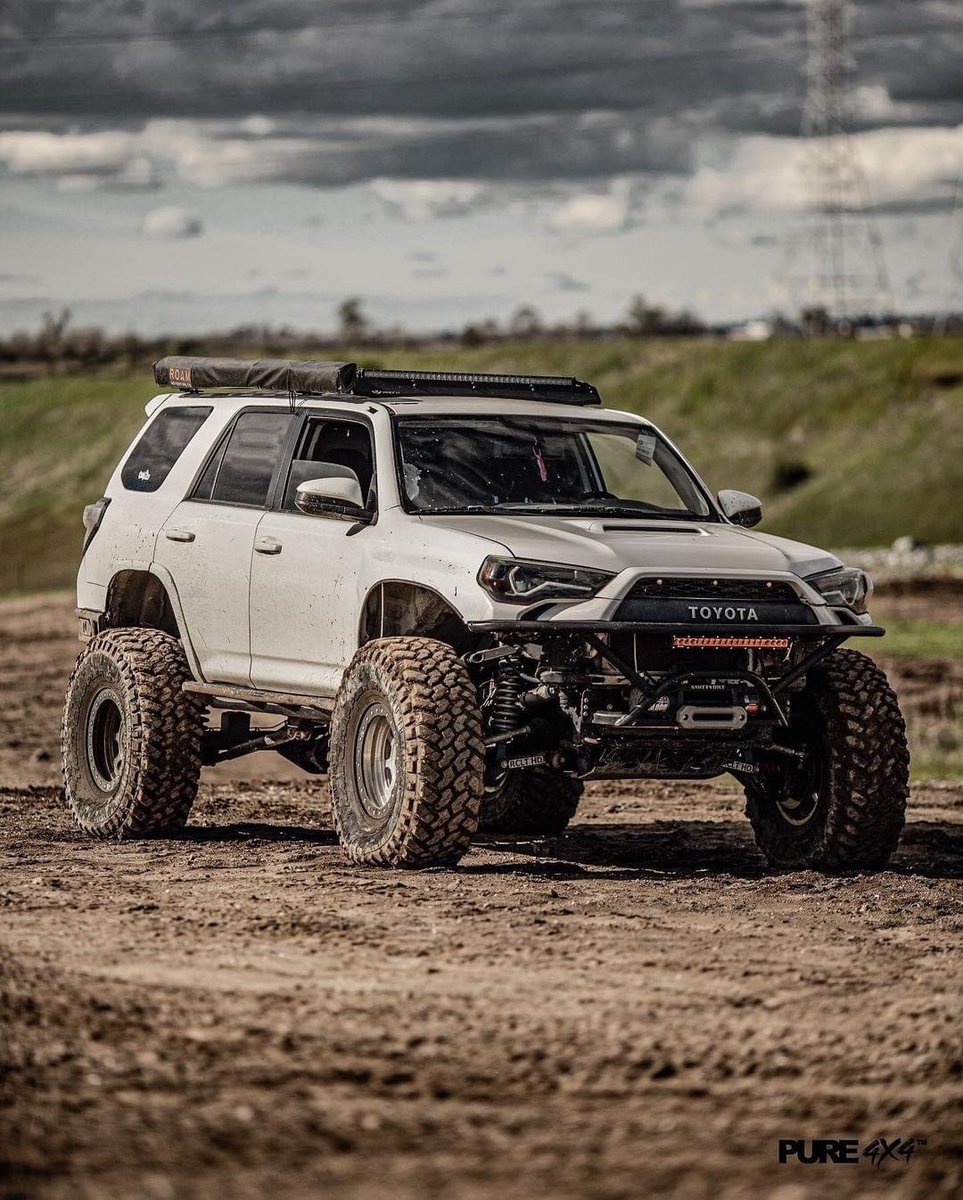 Our #3 most liked post of 2023 goes to @amg_t40r's 4Runner on 40-inch #TrailGrapplers