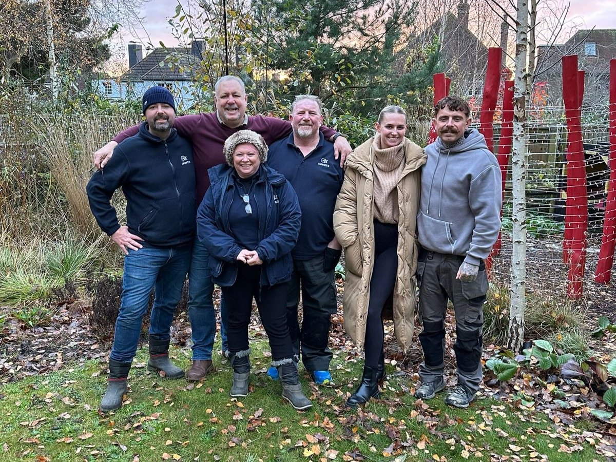 These brave festive elves from @celestraltd wrapped up warm to transform our #Oxford House garden into a Winter Wonderland! ❄️ Our families have loved seeing the lights sparkle on these longer nights. ✨ Thank you so much for all your hard work and support for our Charity. ❤️