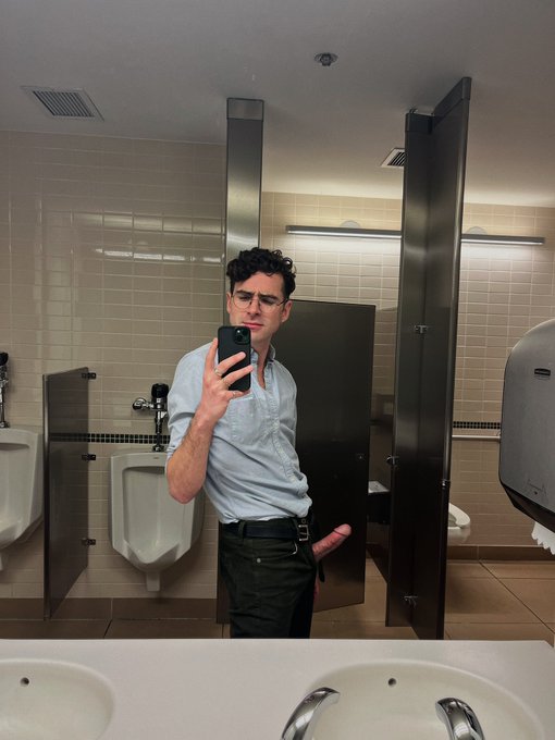 Asked for a 6 on the sides and somehow got a fade&hellip; maybe I can distract people until it grows out! https://t