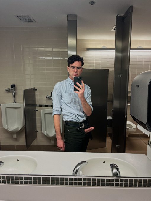 Asked for a 6 on the sides and somehow got a fade&hellip; maybe I can distract people until it grows out! https://t