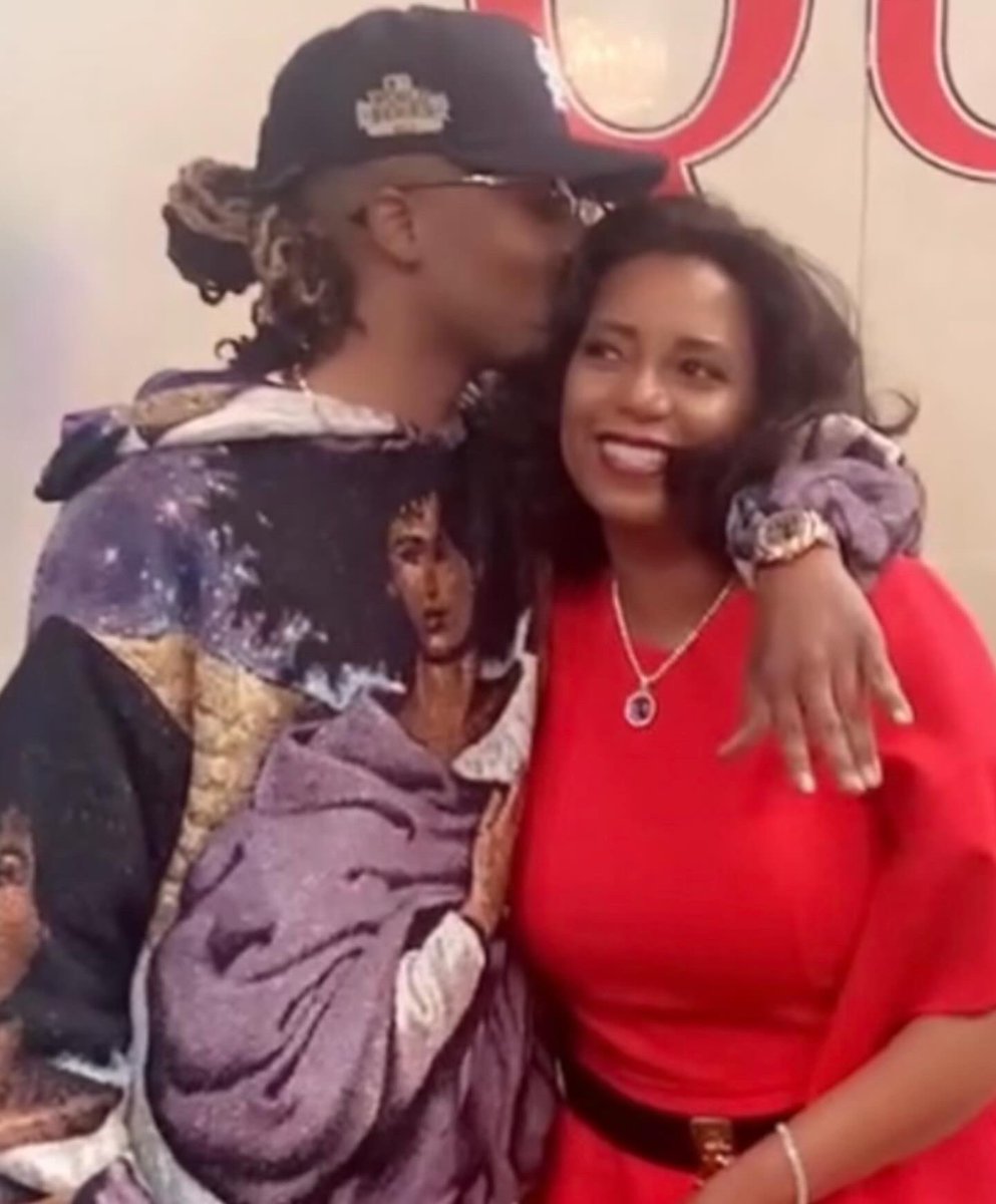 MetroBoomin's tweet photo. HAPPY HEAVENLY BIRTHDAY MOM I LOVE YOU AND MISS YOU MORE THAN ANYTHING!!!! I WISH TO GOD WE HAD MORE TIME 🙏🏾💔🥺😢🫂💜👸🏾♾️ https://t.co/UDswRQFGUx