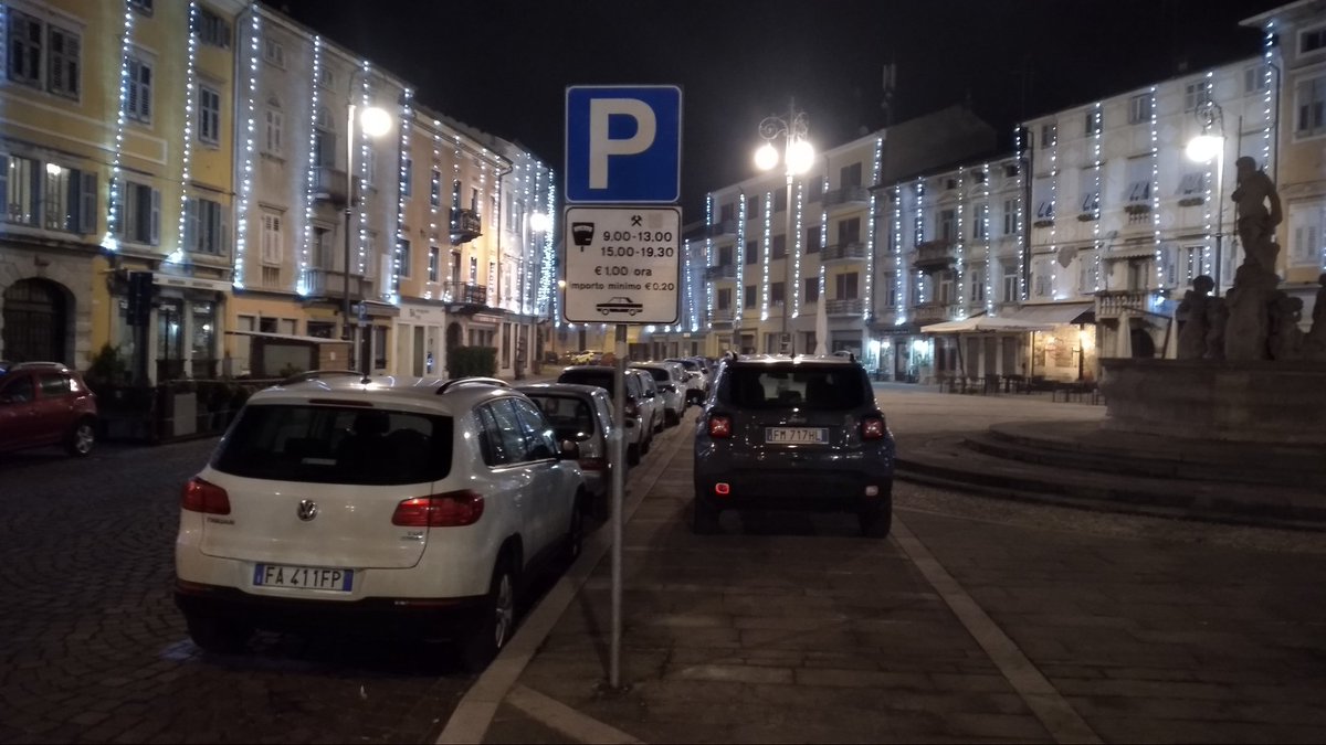 Legge sospesa a <a href="/Comune_Gorizia/">Comune di Gorizia</a>  . Tutti parcheggiano dove vogliono ormai
