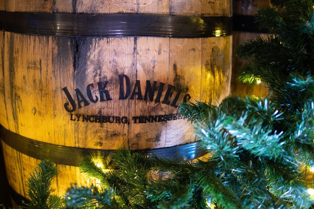 TheWharfDC's tweet photo. Last chance to buy a @JackDaniels_US Whiskey Barrel!
For $150, you can buy an authentic #JackDaniels whiskey barrel from the tree at #TheWharfDC! All proceeds go to #OperationRideHome, a program that brings junior military members home for the holidays.
https://t.co/yJCokp3omK https://t.co/Ye7Rjp5JMn