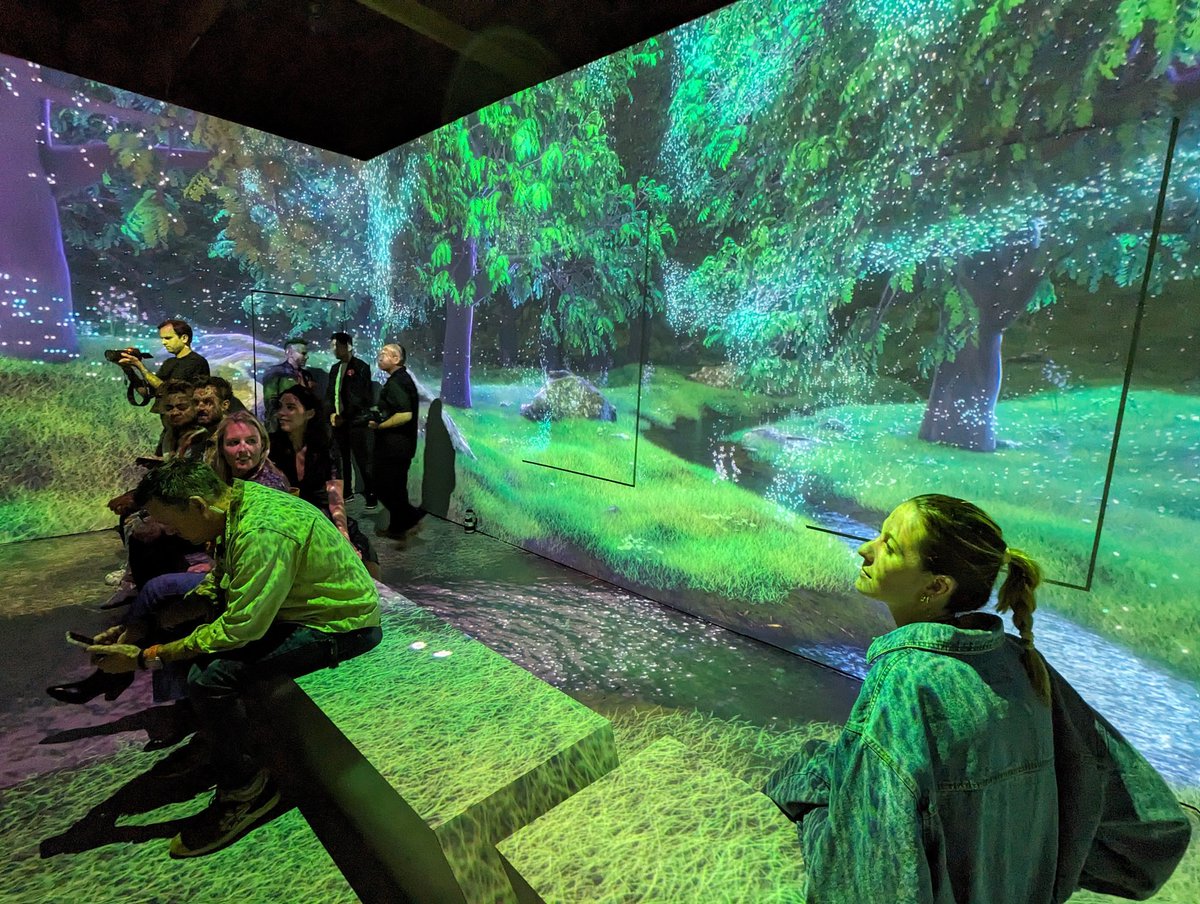 2023, a year of intention. A year where I made the conscious decision to create a large part of my work in the physical world, get off the social media hamster wheel, and shift my work back to an exploratory, educational, and development phase. 

Here's some of what I created 👇🏻