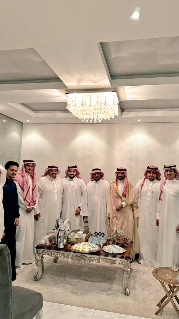 Alkhulaifi_Net's tweet photo. نبارك لابن العم عبدالعزيز يوسف عبدالكريم الخليفي عقد قرانه الليلة بمدينة جده علي كريمة محمد علي الشمري ونسأل الله العظيم ان يوفقهم ويجمع بينهم علي خير ويرزقهم بالذرية الصالحة https://t.co/XyMA2UIuLu