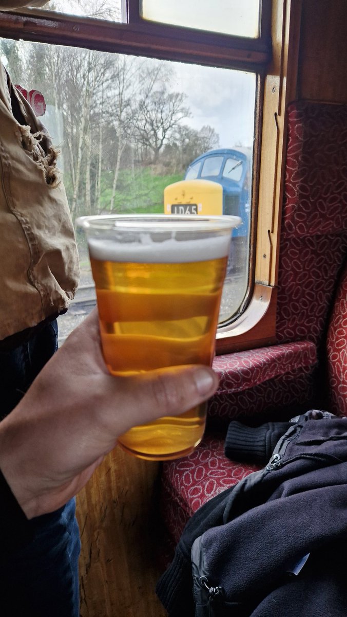 Theintercityhst's tweet image. Day 1 done, quite possibly the busiest I've ever seen the SVR! Roll on tomorrow with some big blue 16 wheeled boiler action 🍻 #class45 #class52 #class37 #SevernValley