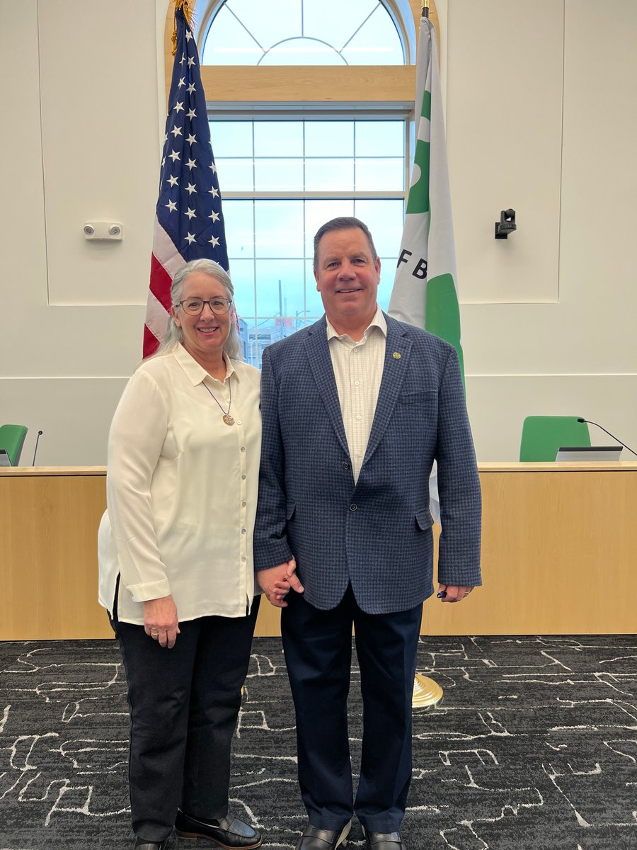 bg_mayor's tweet photo. As I take the Oath of Office of Mayor for a second term, I view this as an incredible opportunity to serve.  I am grateful to continue in this role and I thank you for your support!  I’m excited to continue the work and to continue to work with all of you.  Happy New Year! https://t.co/jL8kp00Yhv