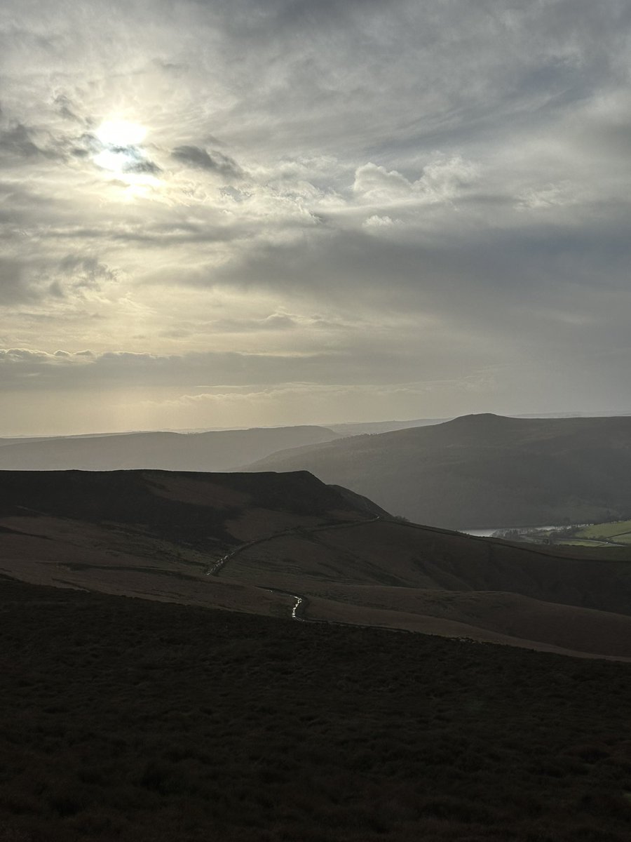TourDefiance's tweet image. Derwent Loop 🔄 
A little blustery out there today. But plenty of sunshine in the eyes &amp;amp; old but gold mates for company ☀️#PeakDistrict #Derwent 
strava.app.link/KaXivr4UVFb