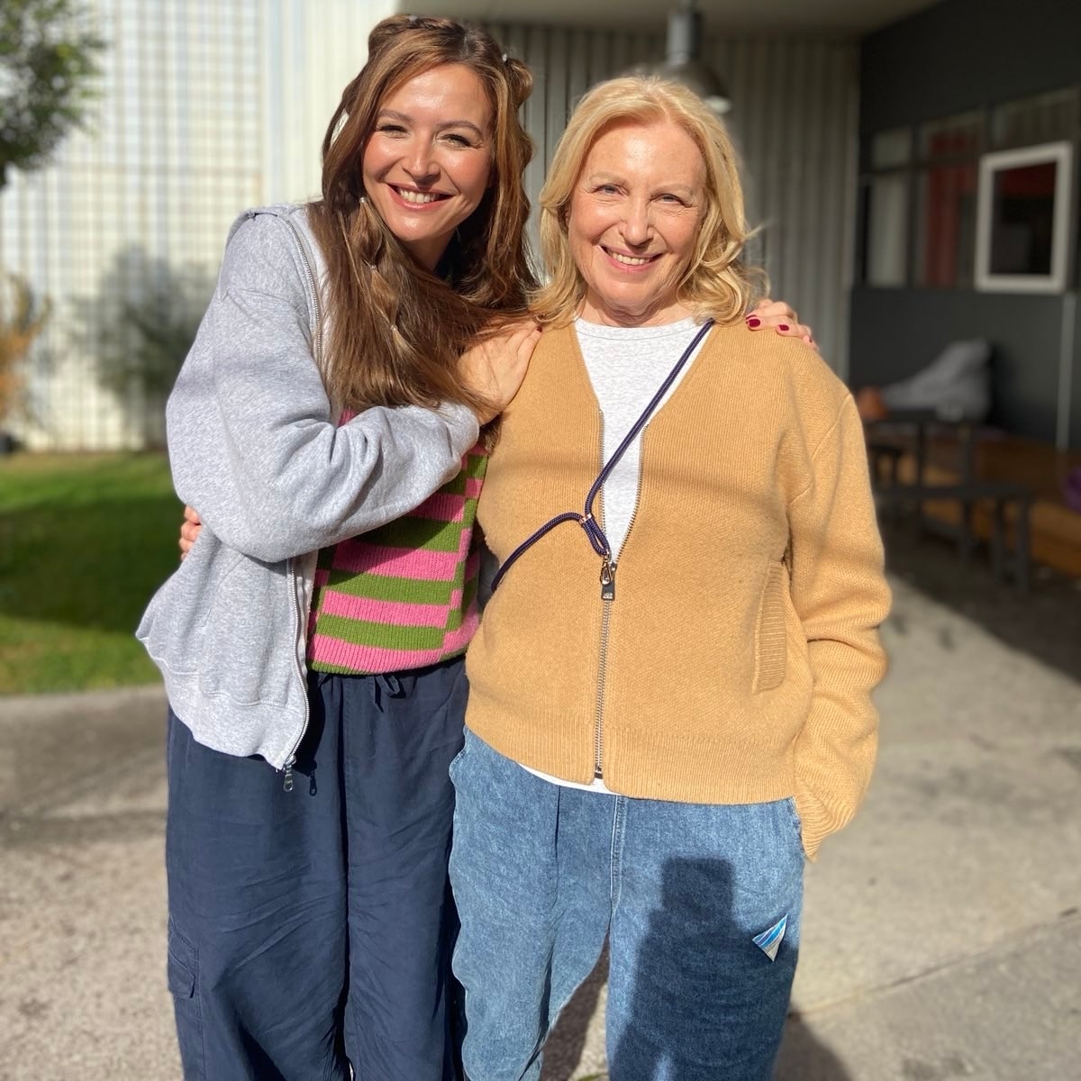 Preisfrage: Was hat <a href="/fraubauerfeind/">Katrin Bauerfeind</a> bei #Kroymann zu tun?🙏😎❤️ Findet es raus am 4.1.2024! „Kroymann“ wie immer in der #ARD kurz vor Mitternacht… aber vorher schon in der Mediathek. <a href="/BTFcologne/">btf</a>
📸 © #MarenKroymann