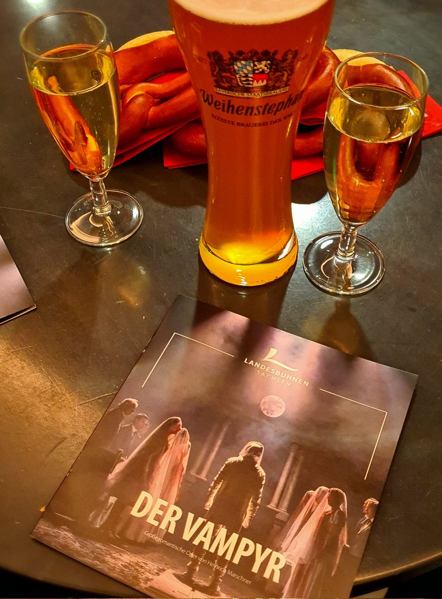 Opernjunkie's tweet photo. "Munter, edle Zecher, munter,
Köstlich ist" das #InterOpernWeizen 🍻 https://t.co/Jc7e1T5NaG