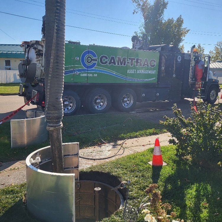 Our friends at Cam-trac using our EasyDig shoring.

#shoring #hydrovac #hydrovacexcavation #trenchsafety #sewer
#curbstop