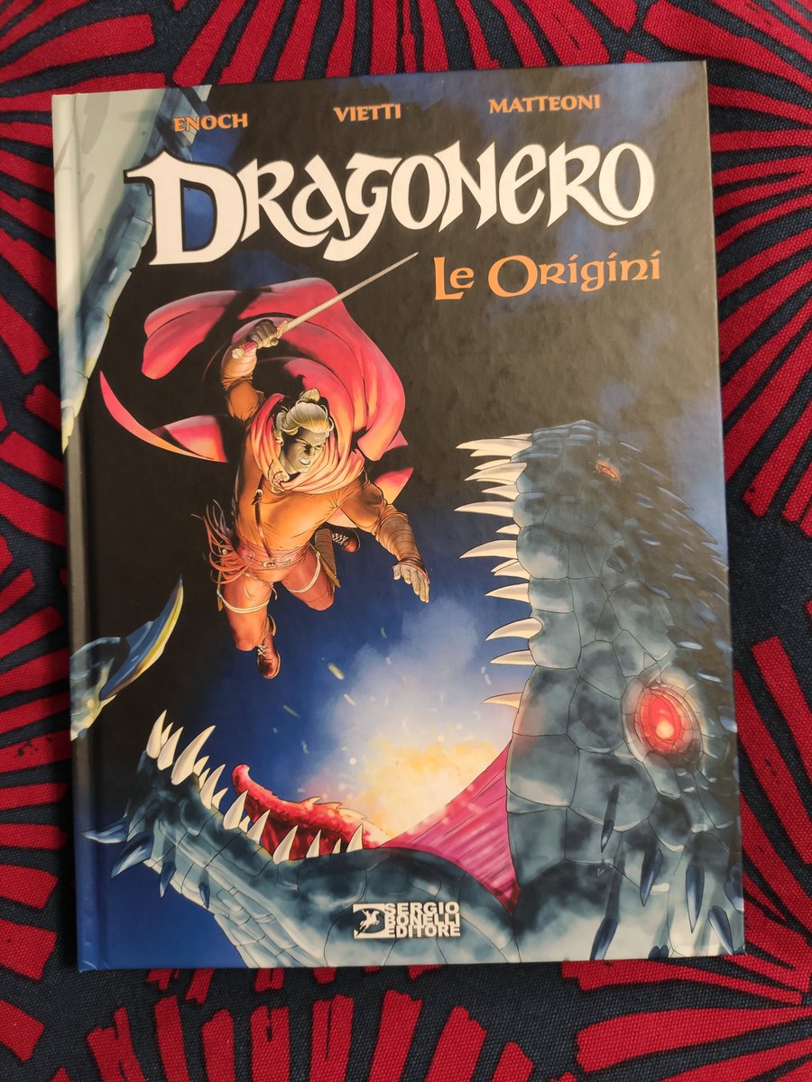 AleSiryus's tweet photo. 🔥 Finalmente mio 🔥
#Dragonero le Origini.
Ho la mia copia personale e non presa in prestito: era doveroso. 🤩
#origini #romanzo #fumetti #comics #ian #gmor #bonelli #sbe https://t.co/Xw3hvtZoBY