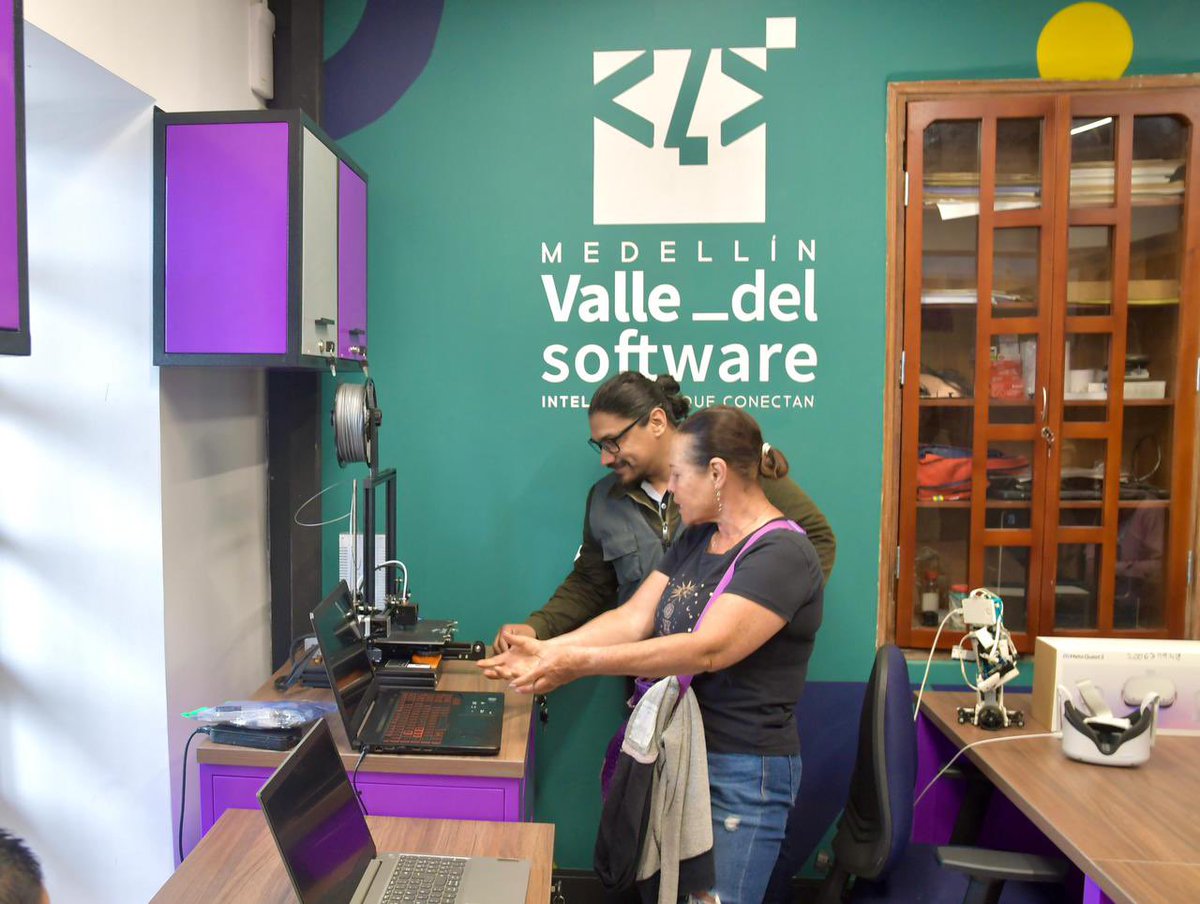 AlcaldiadeMed's tweet image. 🥳🎉 Así cerramos el año:

✅ 100.000 personas cuentan con tres nuevos Centros del #ValleDelSoftware.

👌Entregamos a la comunidad los CVS que estarán al servicio de los emprendedores de Guayabal, Santa Elena y San Sebastián de Palmitas.