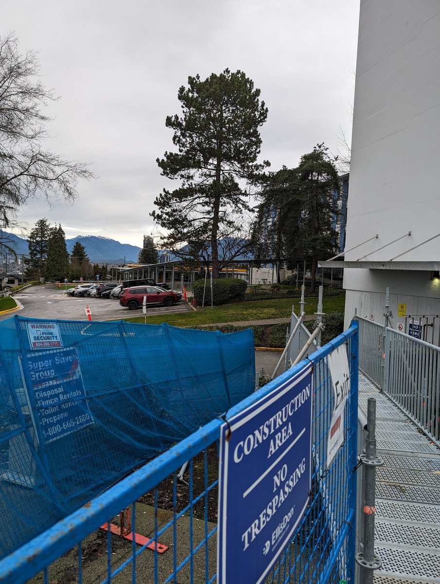 CleanUpBurnaby's tweet photo. 2023 #CleanUpBurnaby Campaign Update, Day 38

Today I cleaned up around #Burnaby Hospital @BbyHospitalFdn &amp; picked up:

- 1 handful of garbage (1 lbs) [YTD: 608 lbs]
- 41 face mask [YTD: 292] https://t.co/Nz9QR8eukV