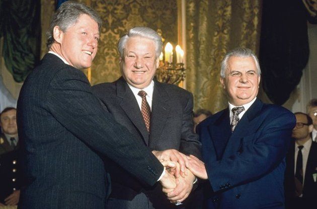 andrii_soloviov's tweet photo. Thanks, among others, to the efforts of US President Bill Clinton, Ukraine gave up all its nuclear charges, eliminated nuclear weapons carriers, dismantled Tu-160 and Tu-95MS strategic bombers and disposed of rocket fuel!
Now, we, the Ukrainians 🇺🇦 are paying for it with the lives of our defenders and civilians, Ukrainian kids and womens! 

Signing of the Budapest Memorandum: Nuclear disarmament of Ukraine. 

US President @BillClinton, Russian President Boris Yeltsin and Ukrainian President Leonid Kravchuk signed the agreement on nuclear disarmament of Ukraine.
On December 5, 1994, they were in Budapest signed security guarantees for Ukraine 🇺🇦, which went down in history under the name of the Budapest Memorandum. 

Throughout 1994, extremely tense negotiations regarding Ukraine's nuclear status continued. They ended on December 5 with the signing in Budapest of the Memorandum on security guarantees in connection with the accession to Treaty on the non-proliferation of nuclear weapons between the Russian Federation, Great Britain, the USA and Ukraine.

According to these agreements, a young state pledged to get rid of all nuclear weapons, and in return received assurances from the guarantor countries that they would not use nuclear weapons against it and would respect the sovereignty, territorial integrity and independence of Ukraine. 

The colossal nuclear arsenal of Ukraine 🇺🇦, inherited from the Soviet Union, included 176 intercontinental ballistic missiles, from 1,200 to 2,156 strategic warheads, and from 2,500 to 4,200 ammunition of tactical weapons, strategic bombers TU-95MS and TU-160. 

This nuclear power exceeded the nuclear arsenals of China 🇨🇳, Britain 🇬🇧 and France 🇫🇷 combined. 

So, where are you, the shitty guarantors of the security of my country? 

You do not introduce a NATO contingent to drive out the aggressor, you do not provide the required amount of weapons on time and in full, and you block financial assistance. 

You allow yourself to go on Christmas vacation and blocking the help to Ukraine! 

So, @BillClinton @Potus @GOP @SpeakerJohnson @RepMTG @RpsAgainstTrump @LindseyGrahamSC, get out of the comfort of your Christmas vacation and help my country! 

If you don't have the guts to strangle the 🇷🇺 bastard on your own, then give US, UKRAINIANS, the opportunity to do it. 

Fulfill your obligations! 

#BudapestMemorandum 
#UkraineSafetyGuarranties
#USAObligations